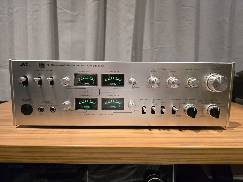 JVC 4VN-880 4Ch Integrated Amplifier Carousel 1