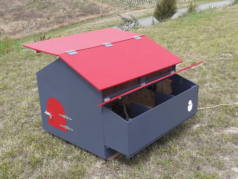 DIY chicken coop - Plans to build a hen house Carousel 1
