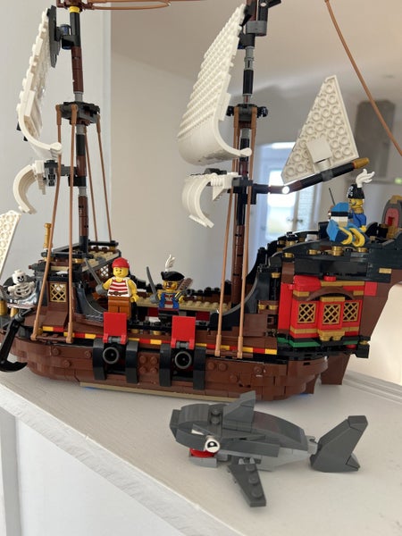 Lego pirate ship Carousel 2