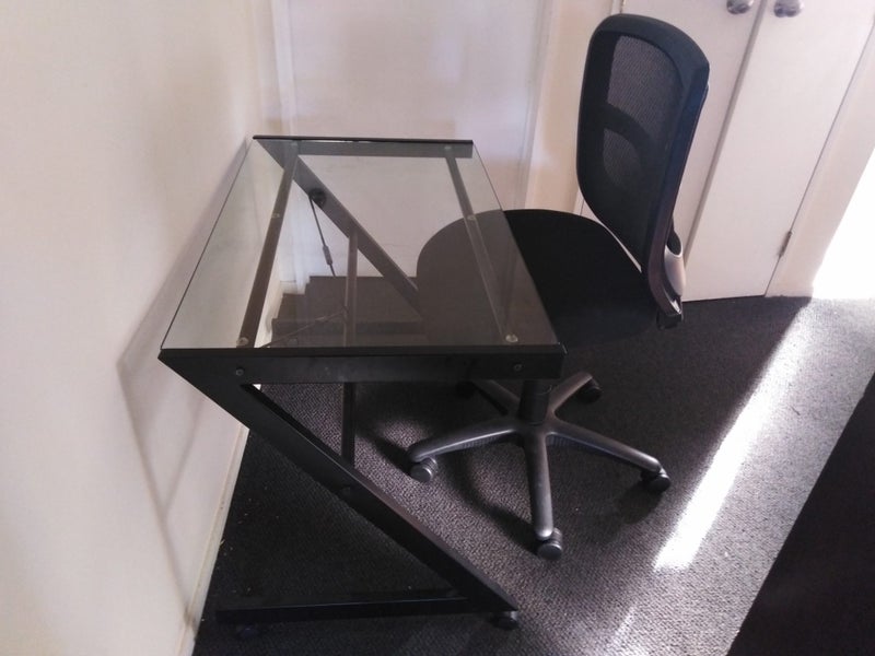 Glass desk with chair Carousel 1