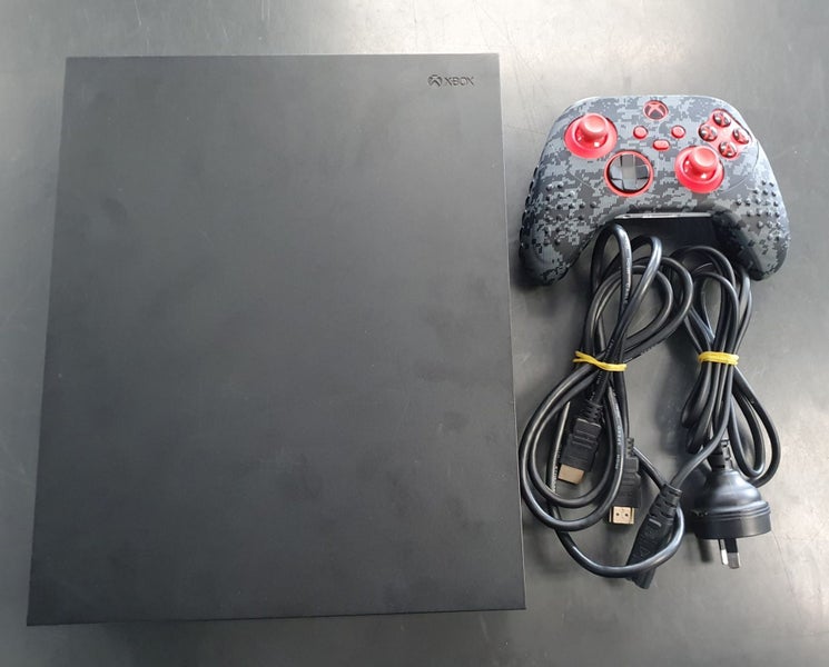 Microsoft Xbox One X Console Carousel 1