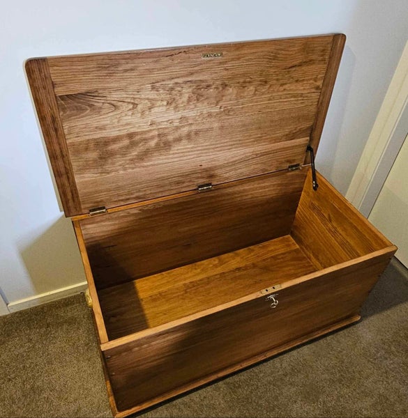 LARGE SOLID RIMU BLANKET BOX/CHEST - EXCELLENT CONDITION Carousel 10