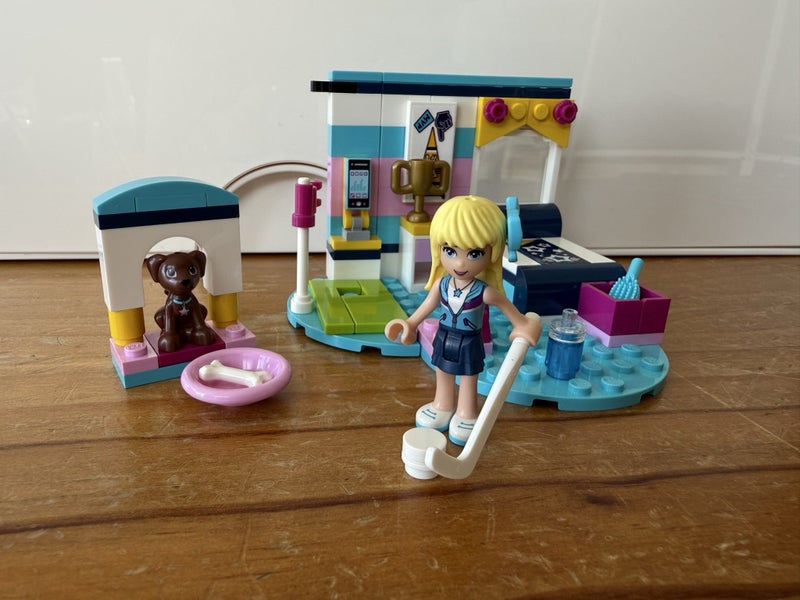 Lego Friends Set 41328 - Stephanie’s Bedroom Carousel 1