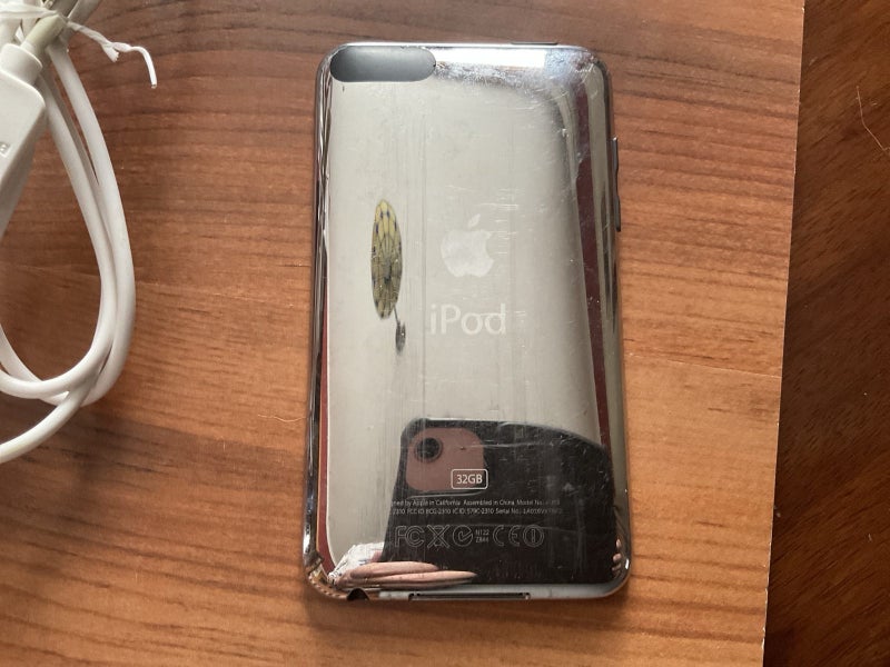 iPod 32GB Carousel 2