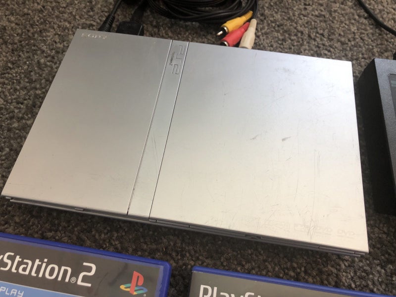 Silver PlayStation 2 / PS2 Console / Controller / Games x2 Carousel 2