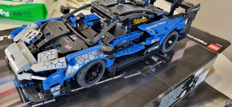 Lego McLaren Senna GTR 42123 Carousel 1