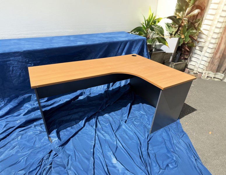 Corner desk Carousel 1