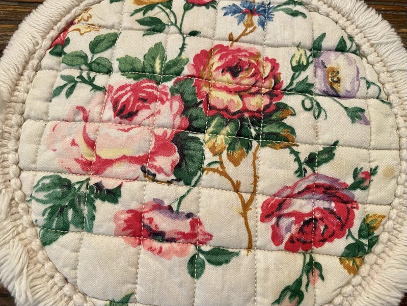 A perfect little vintage ( Sanderson ?) quilted Cotton Doily Carousel 2