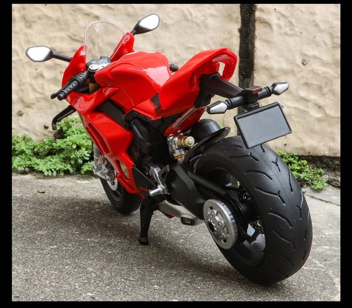 Large Size 1/9 Ducatis Panigale V4S Alloy Racing Motorcycle Carousel 11