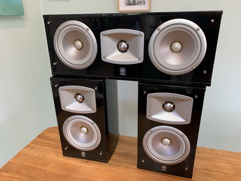 Beautiful Yamaha NS-333 Bookshelf and NS-C444 Speakers - Stunning Sound! Carousel 1