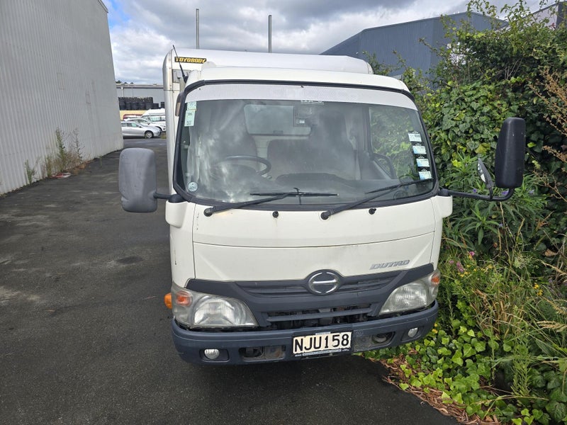 2013 Hino Dutro Car Licence / Lift Up Rear62865837747331112