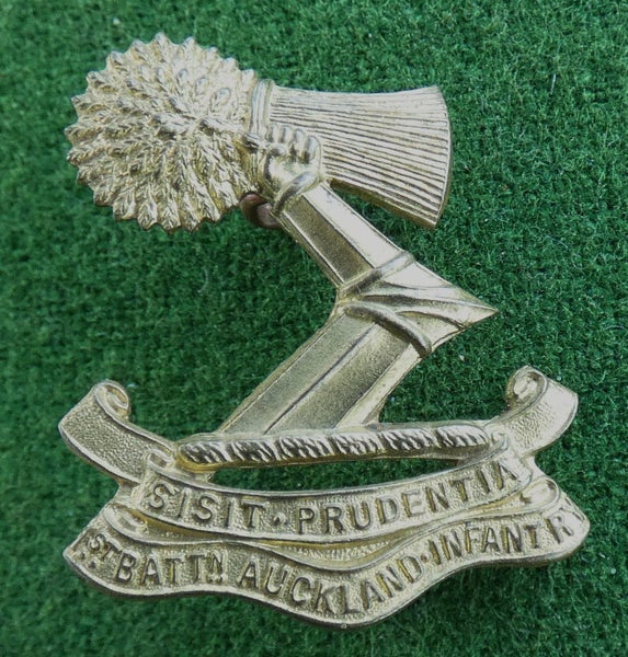 SCARCE 3rd Auckland Infantry FIRST BATTALION Collar Badge Carousel 1