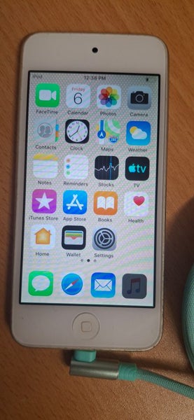 iPod with Charger and 3M charging cable Carousel 2
