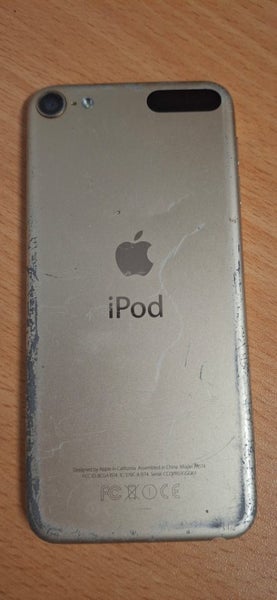 iPod with Charger and 3M charging cable Carousel 3