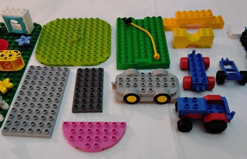 Bulk Duplo 4 Figures Goat ,Horse Large Board Plus lots more Carousel 2