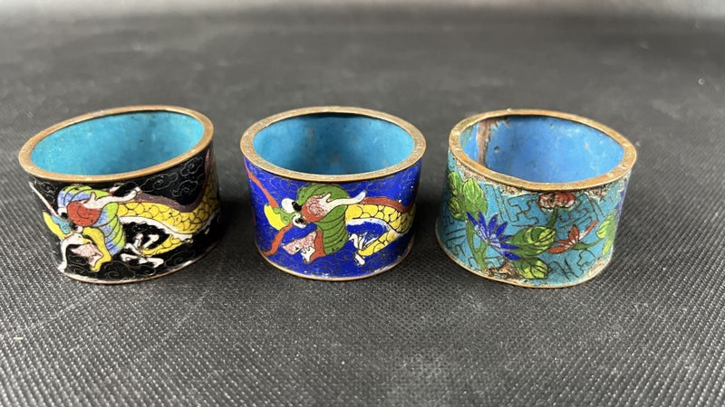 Antique Set of Three Chinese Cloisonné Napkin Rings - Lot Q976 Carousel 1