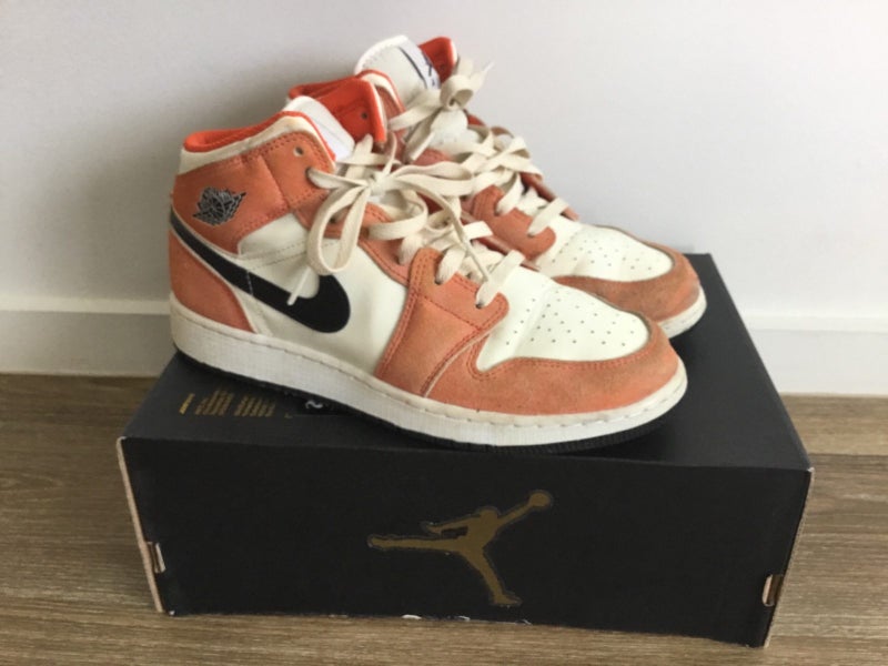 Air Jordan 1 Mid Carousel 1