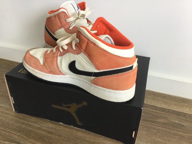 Air Jordan 1 Mid Carousel 2