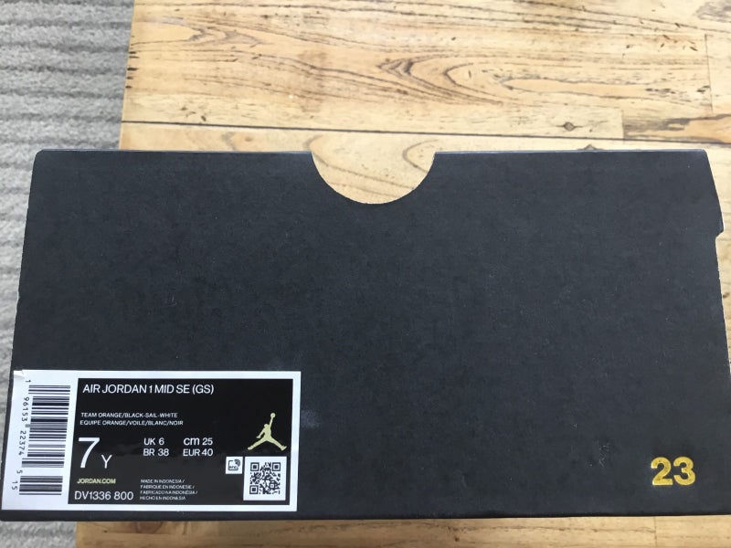 Air Jordan 1 Mid Carousel 3