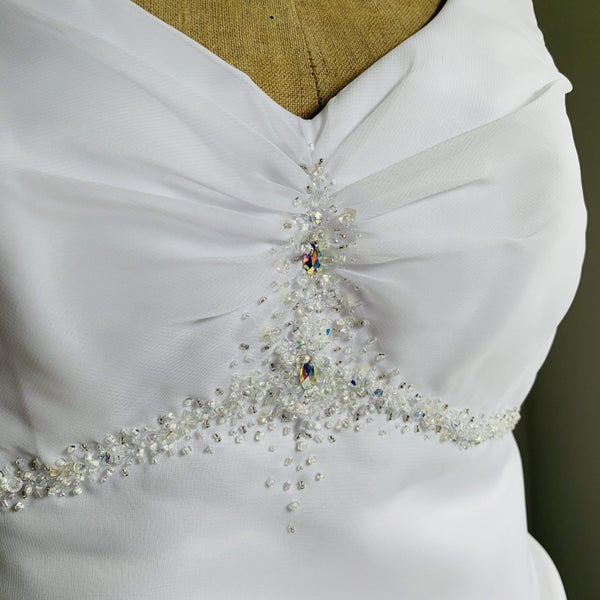 White wedding dress size 14 / Swarovski crystal dress Carousel 1