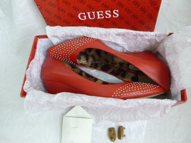 GUESS Red Shoes GENUINE LEATHER with gold Size 8 Carousel 2