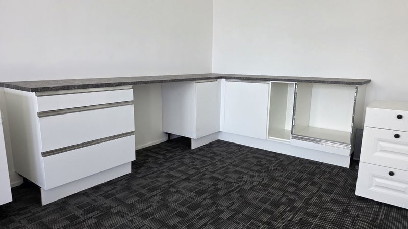 High Gloss White L-Type Kitchen with Recessed Handle and BLUM Hinges Carousel 1