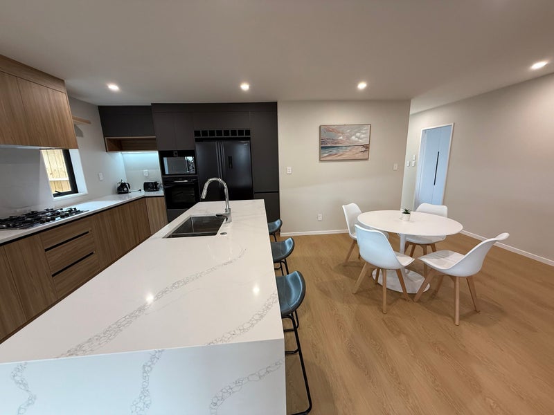 Onehunga, 5 bedrooms64672376416897114