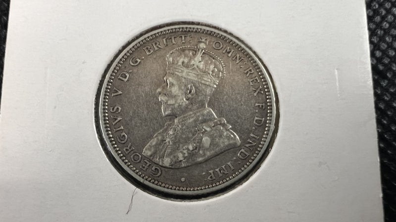 1922 Australian One Shilling Silver Coin - Fine Grade - Lot Y945 Carousel 2