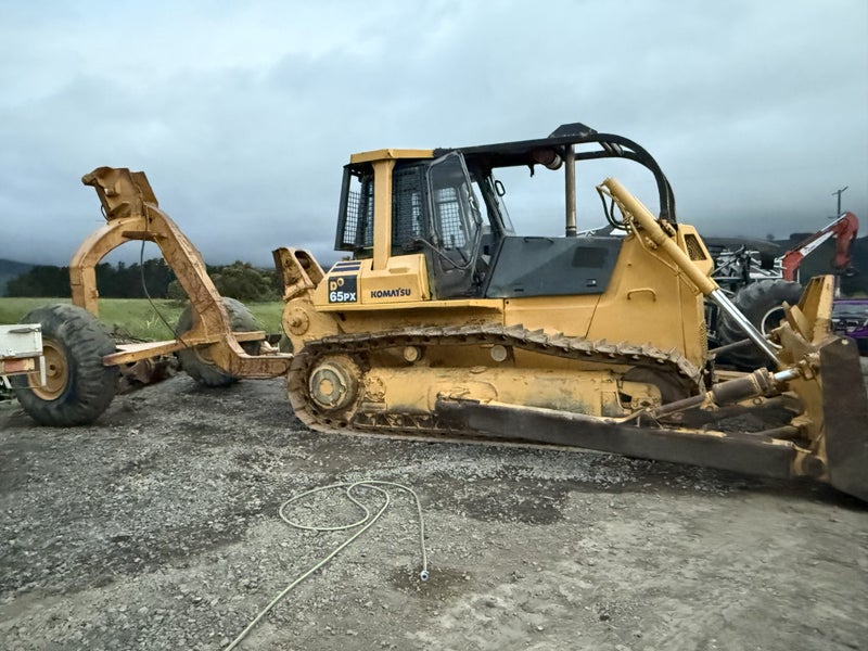 Komatsu d65 with logging arch and winch62940492297601112