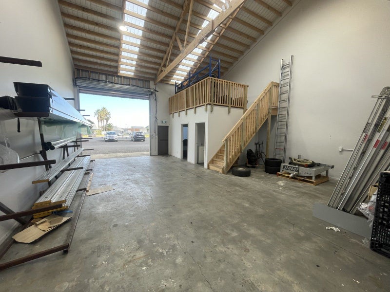 Image 1 of 7