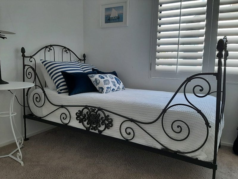 French Daybed. Just Gorgeous.62933725194881113