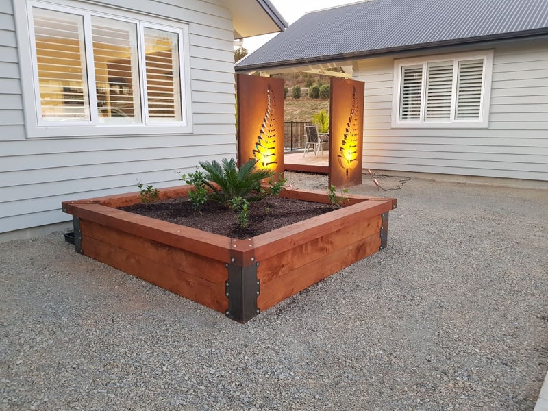 Rustic Garden / Planter Box Brackets Carousel 1