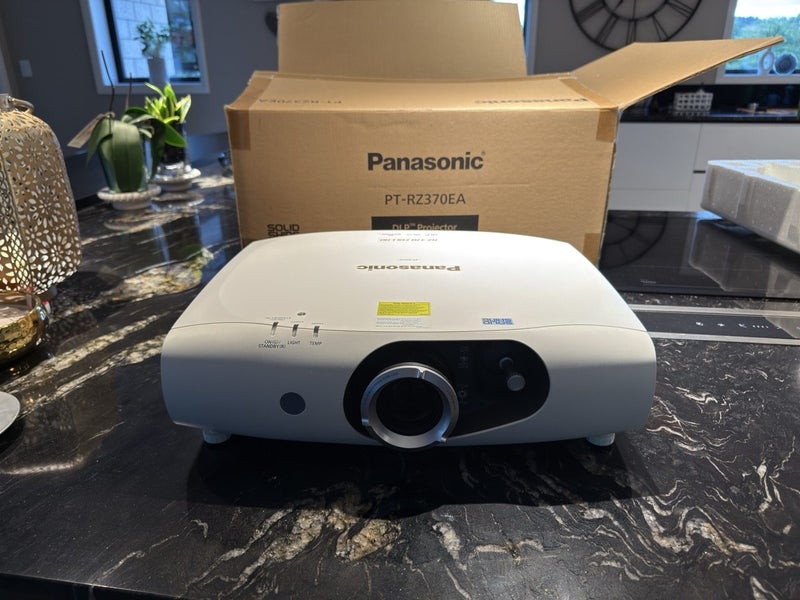 <<< >>> LASER PROJECTOR PANASONIC PT-RZ370 <<< >>> Carousel 1