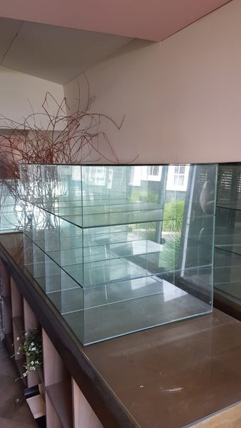 Glass shelf cabinet Carousel 1