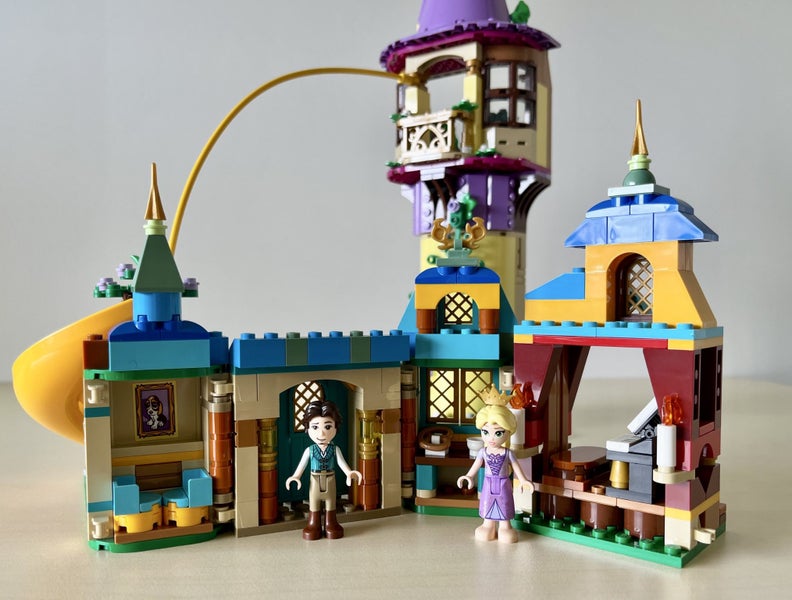 LEGO DISNEY Rapunzel's Tower & The Snuggly Duckling 43241 Carousel 1