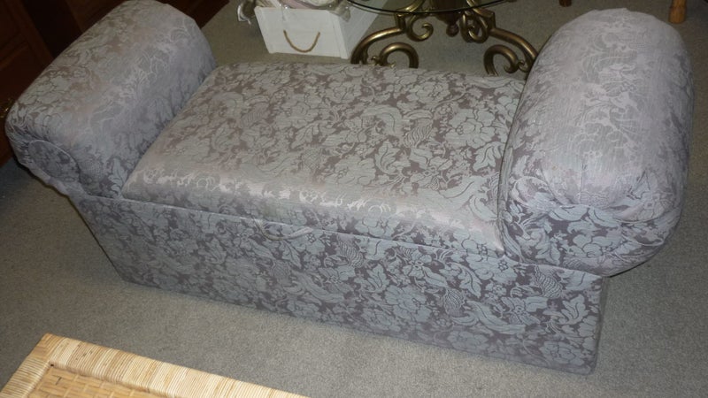 GORGEOUS OTTOMAN WITH STORAGE Carousel 1