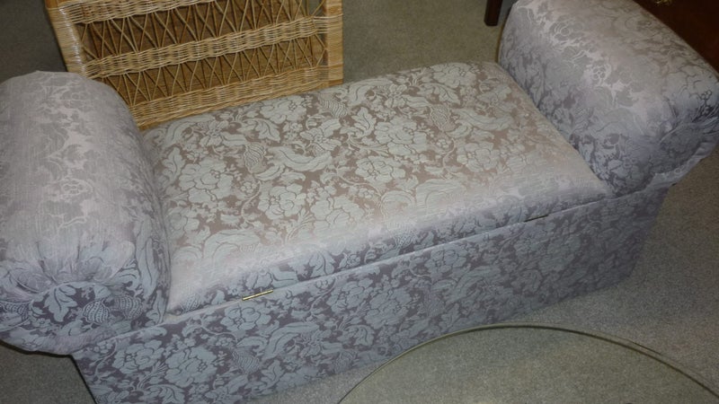 GORGEOUS OTTOMAN WITH STORAGE Carousel 2