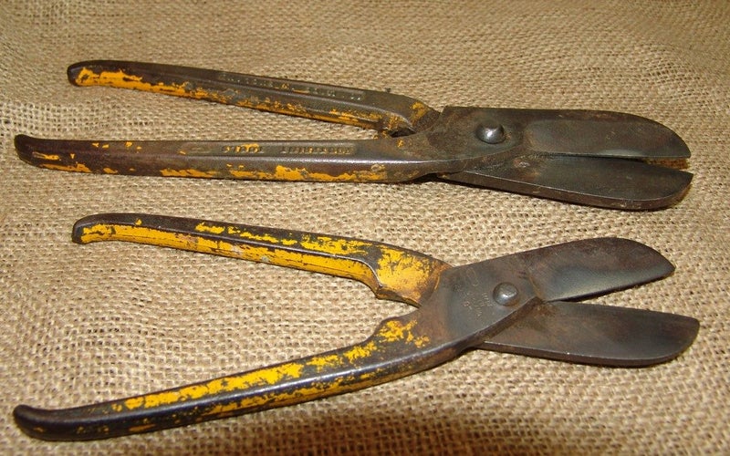 "FootPrint" Branded Tin Snips x 2 sets (B69) Carousel 1