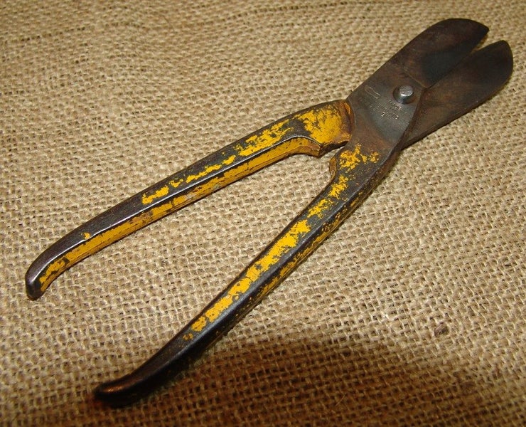"FootPrint" Branded Tin Snips x 2 sets (B69) Carousel 2