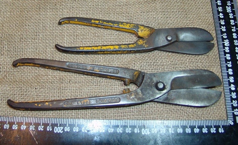 "FootPrint" Branded Tin Snips x 2 sets (B69) Carousel 4