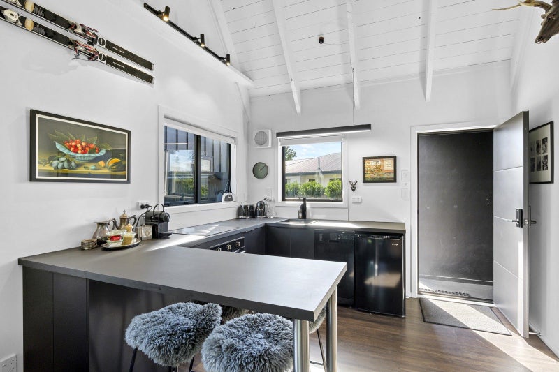 Stylish, set up and ready to earn64616009683841113