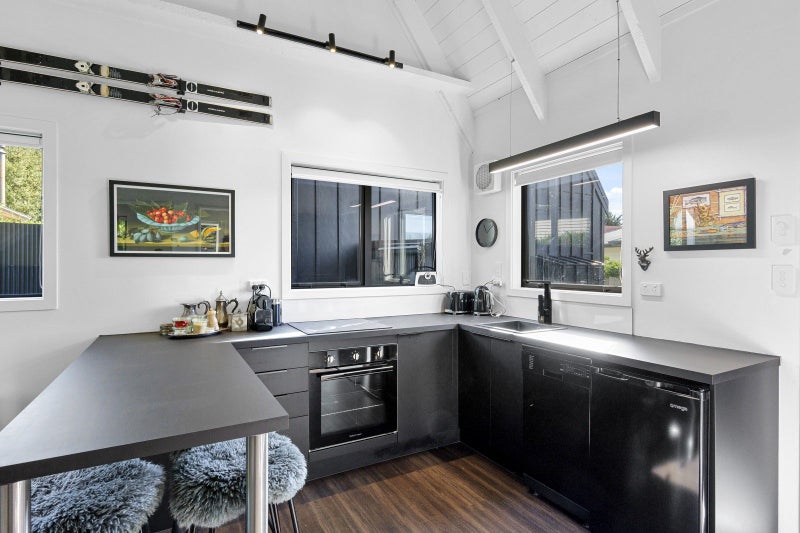 Stylish, set up and ready to earn64616009683841114