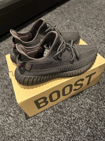 Adidas Yeezy Boost 350 V2 - Triple Black (non reflective) Carousel 2