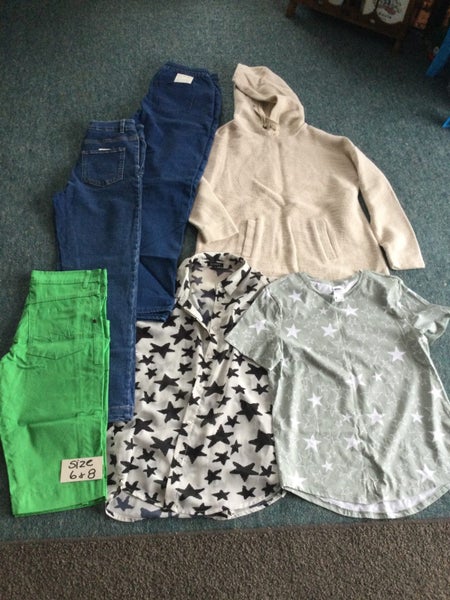 GROUP F - womens jeans & tops x 6 - size 6 & 8 - please read - $1 Carousel 1