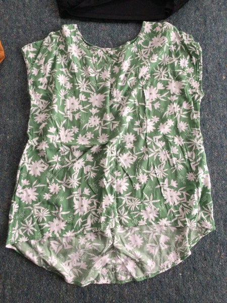 GROUP G - womens tops x 3 skirt x 1 - size 10 - please read - $1 Carousel 8