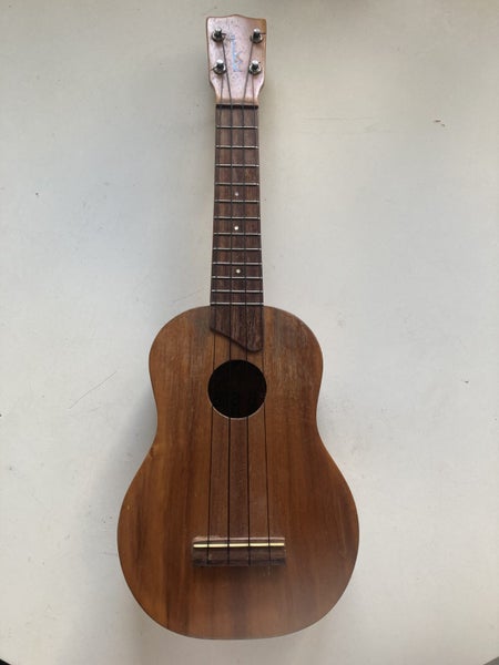 Vintage Collectible Kamaka Gold Label soprano ukulele. Handmade in Hawaii 1960s Carousel 1