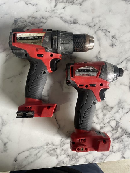 Milwaukee 18v drill & impact Carousel 1