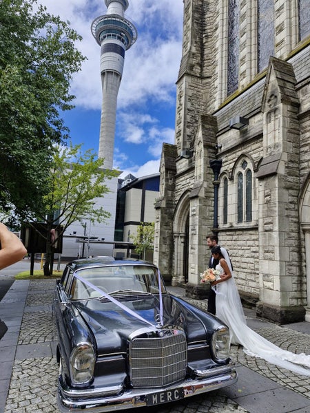 wedding car hire Carousel 1