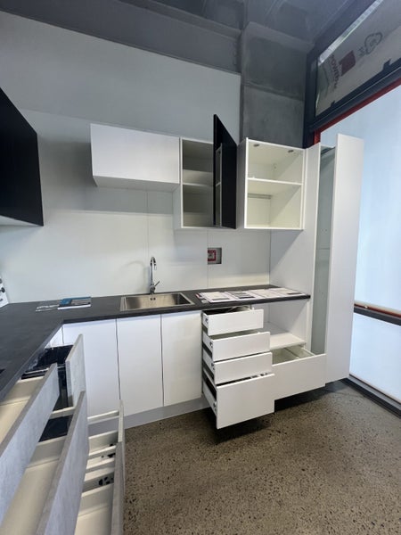 Kitchen cabinets and benches Carousel 1