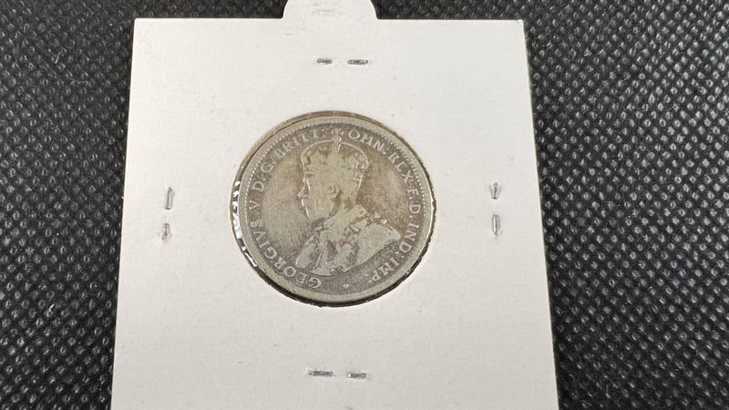1917-M Australian Silver One Shilling Coin - Lot Y980 Carousel 2